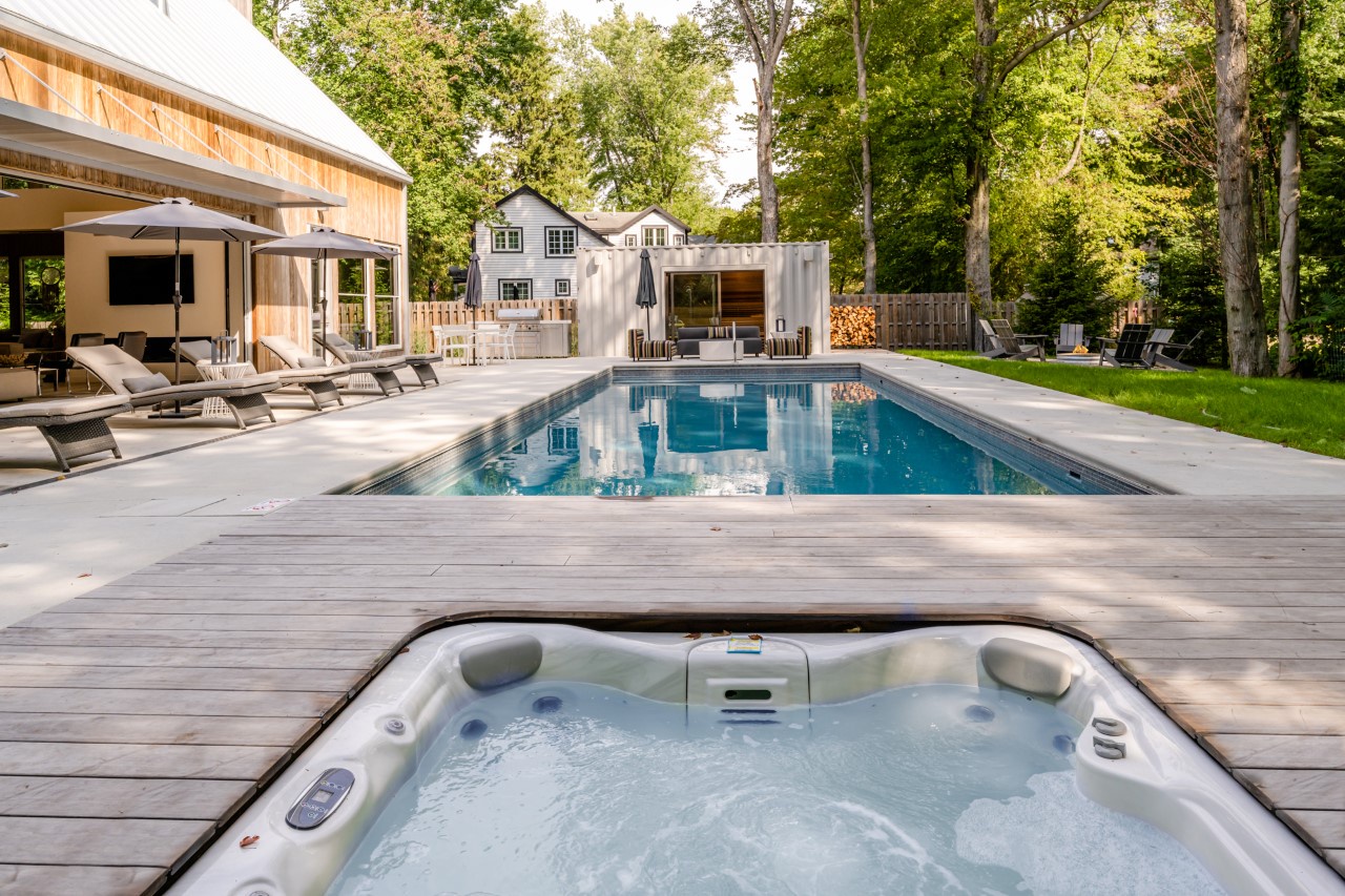 Hot Tub & Pool!