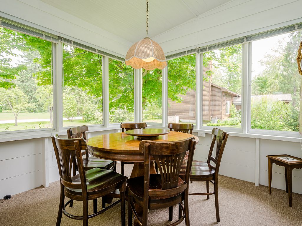 Screened in porch seating