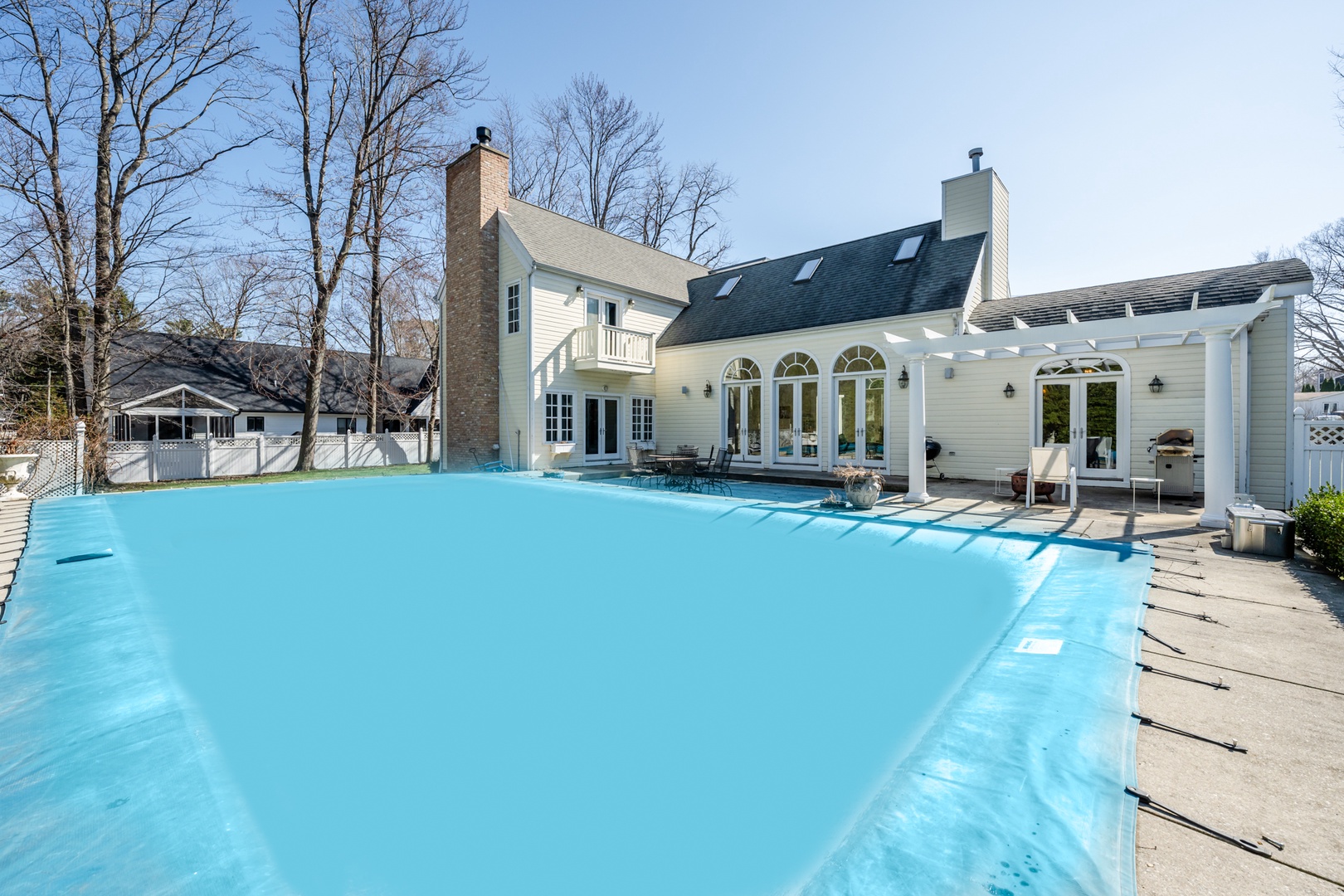 Outdoor Private Pool!