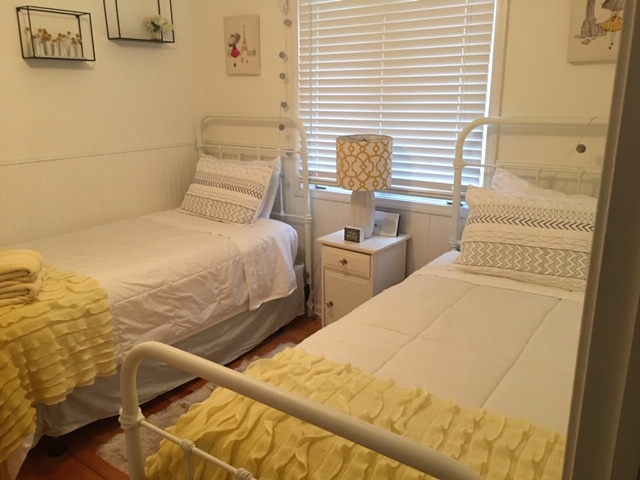 Bedroom #3 (2 Twins)