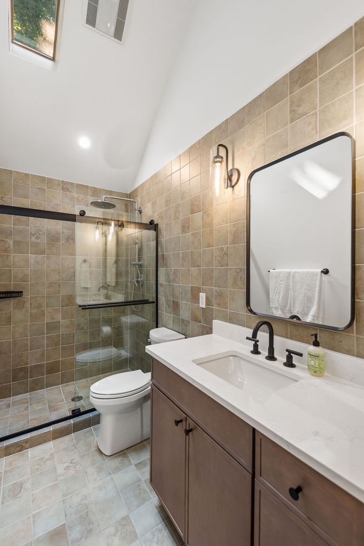 En Suite Full Bathroom