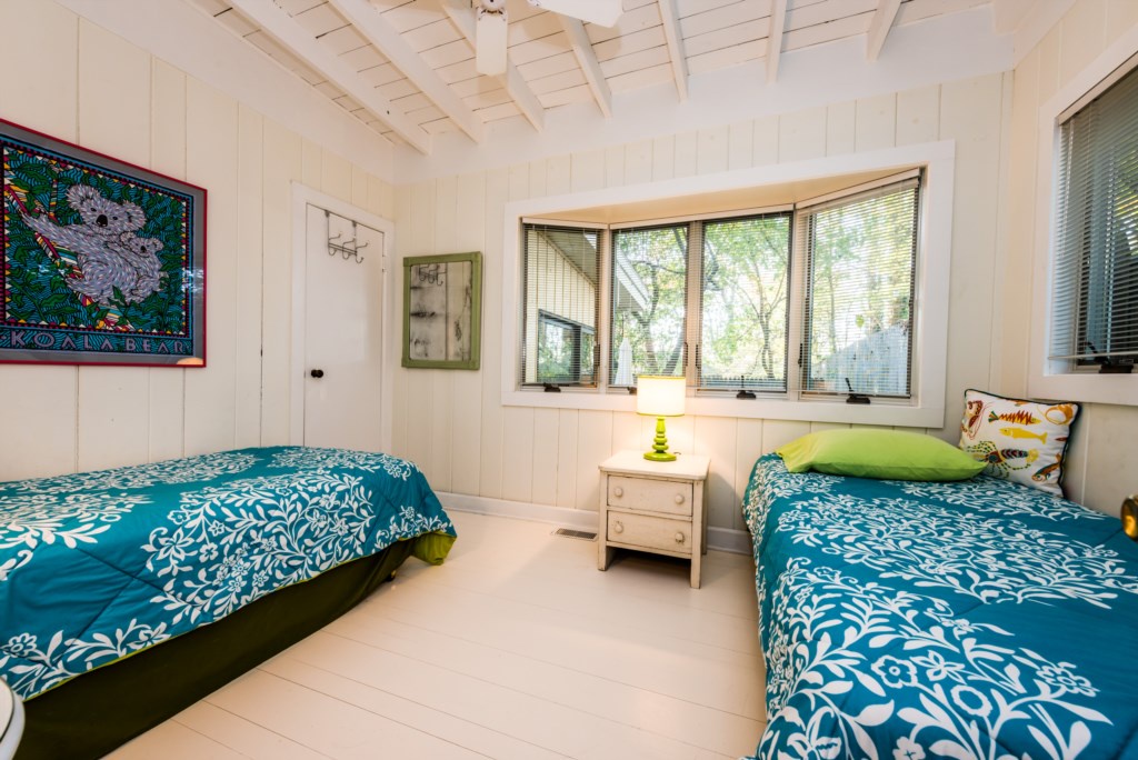 Bedroom 2 (Two Twins)