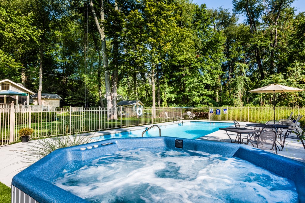 Big private hot tub as well! (open May 24-Sep 30)