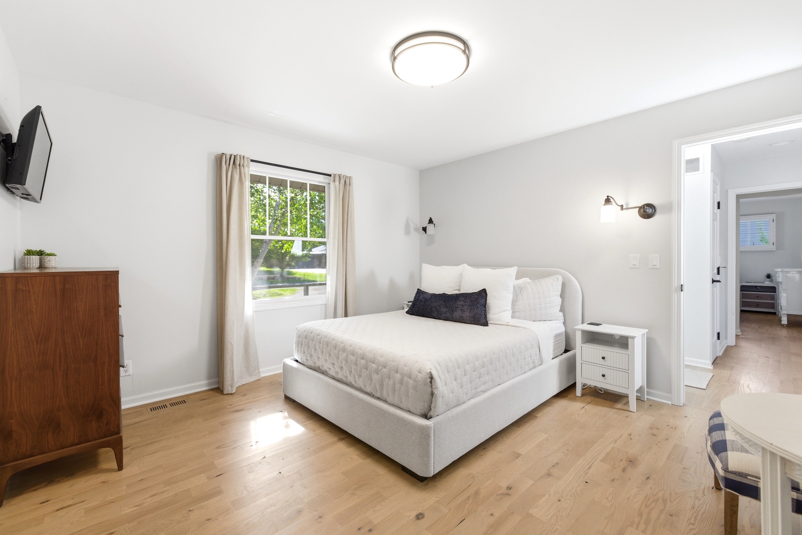 Bedroom #1 (Queen)