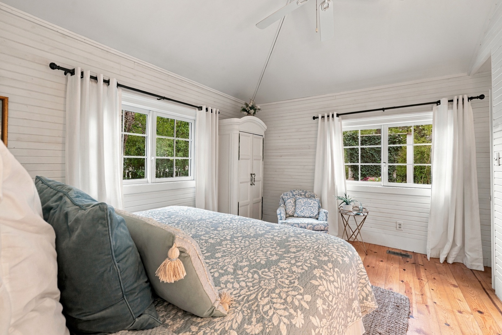 Bedroom #2 (Alt Angle)
