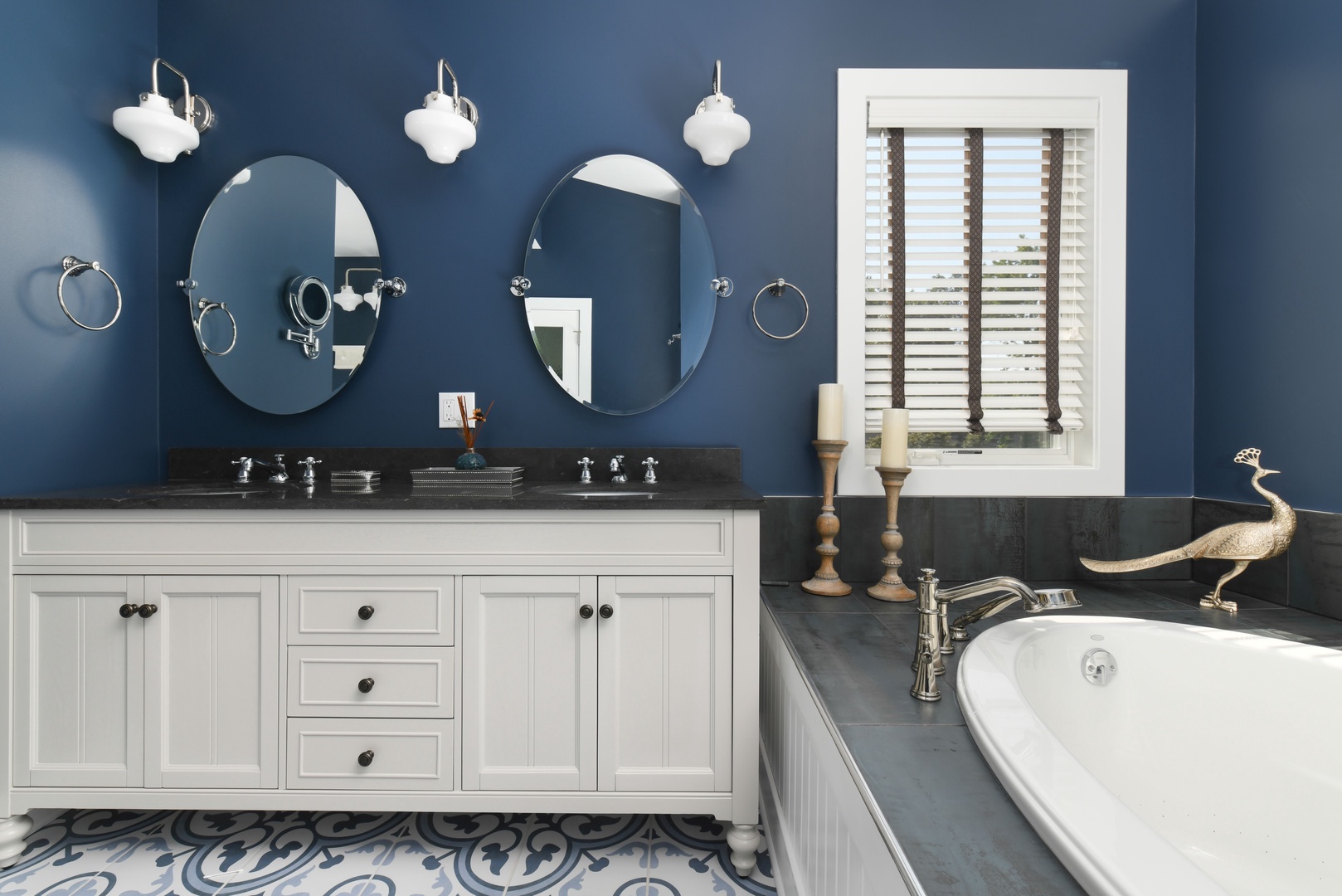 En Suite Full Bath
