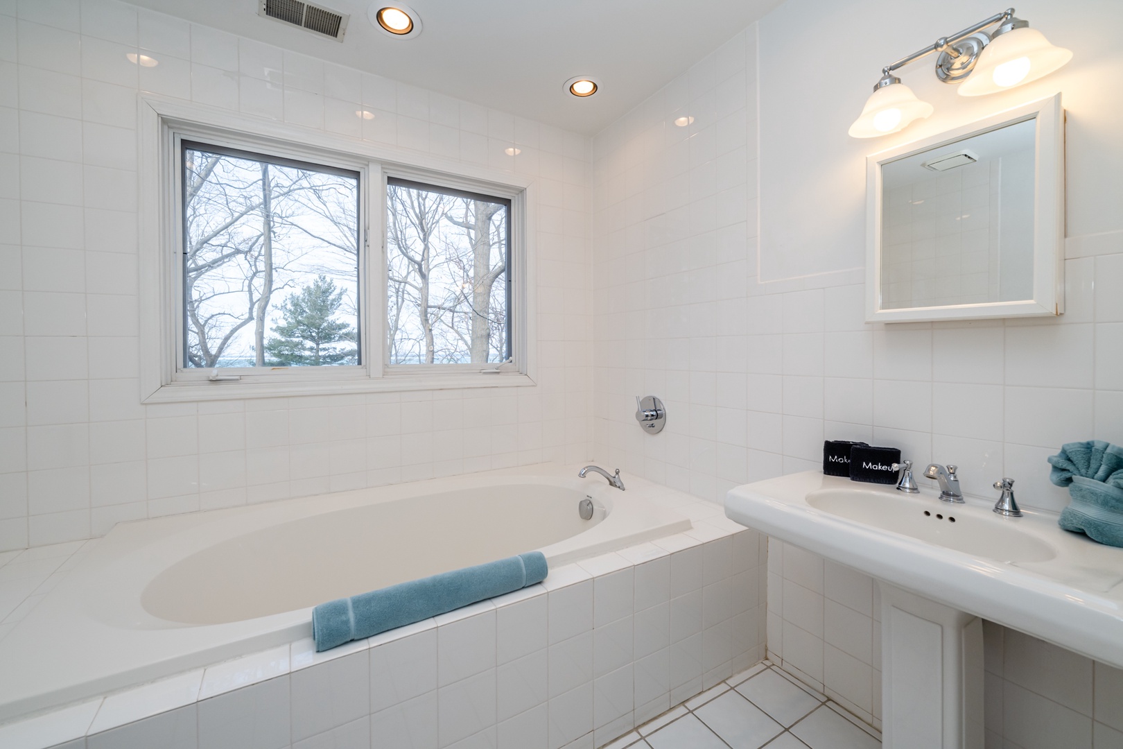 En Suite Full Bathroom