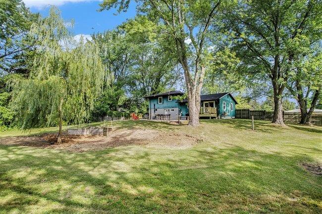 Large Backyard and Outdoor Firepit