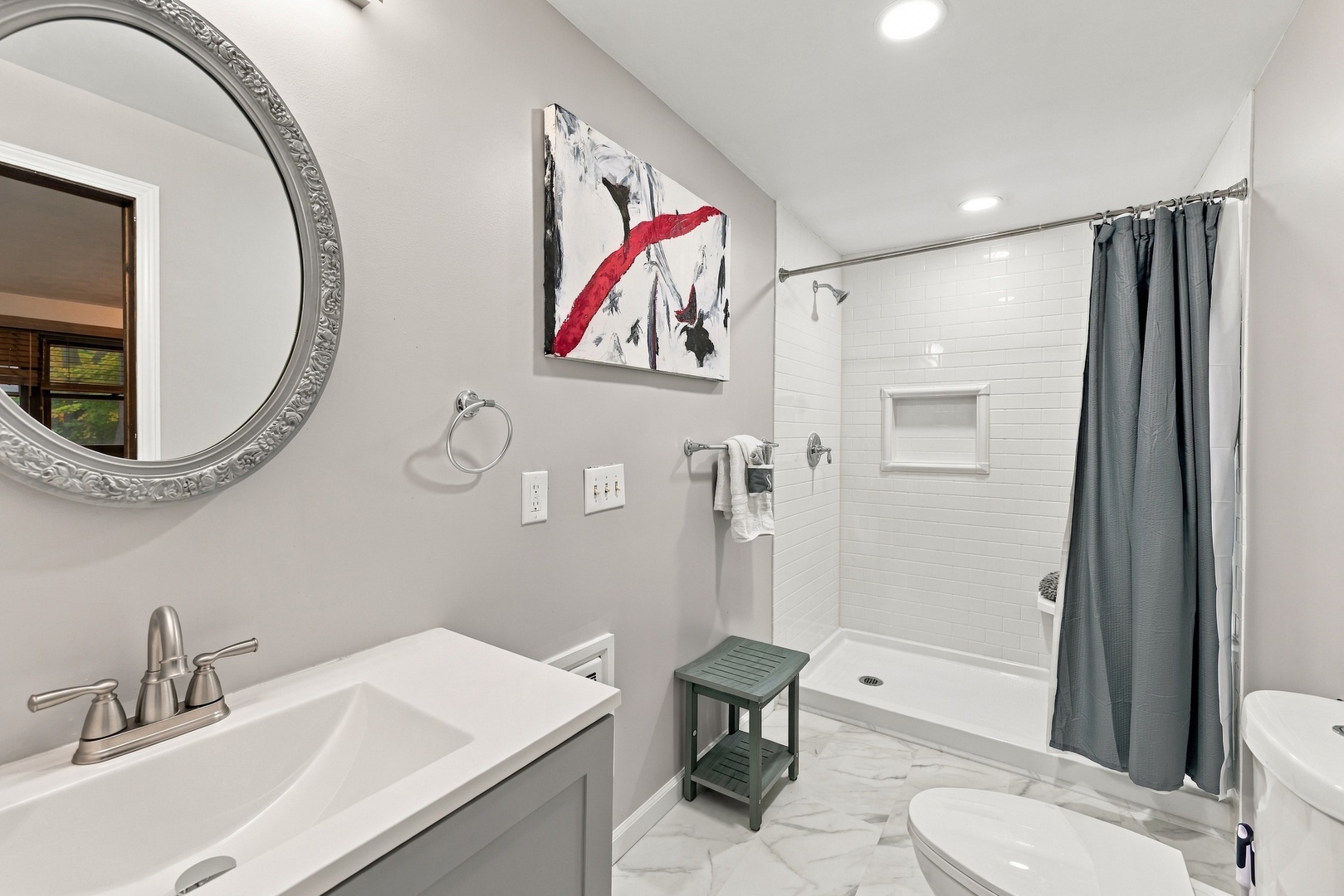 En Suite Full Bathroom
