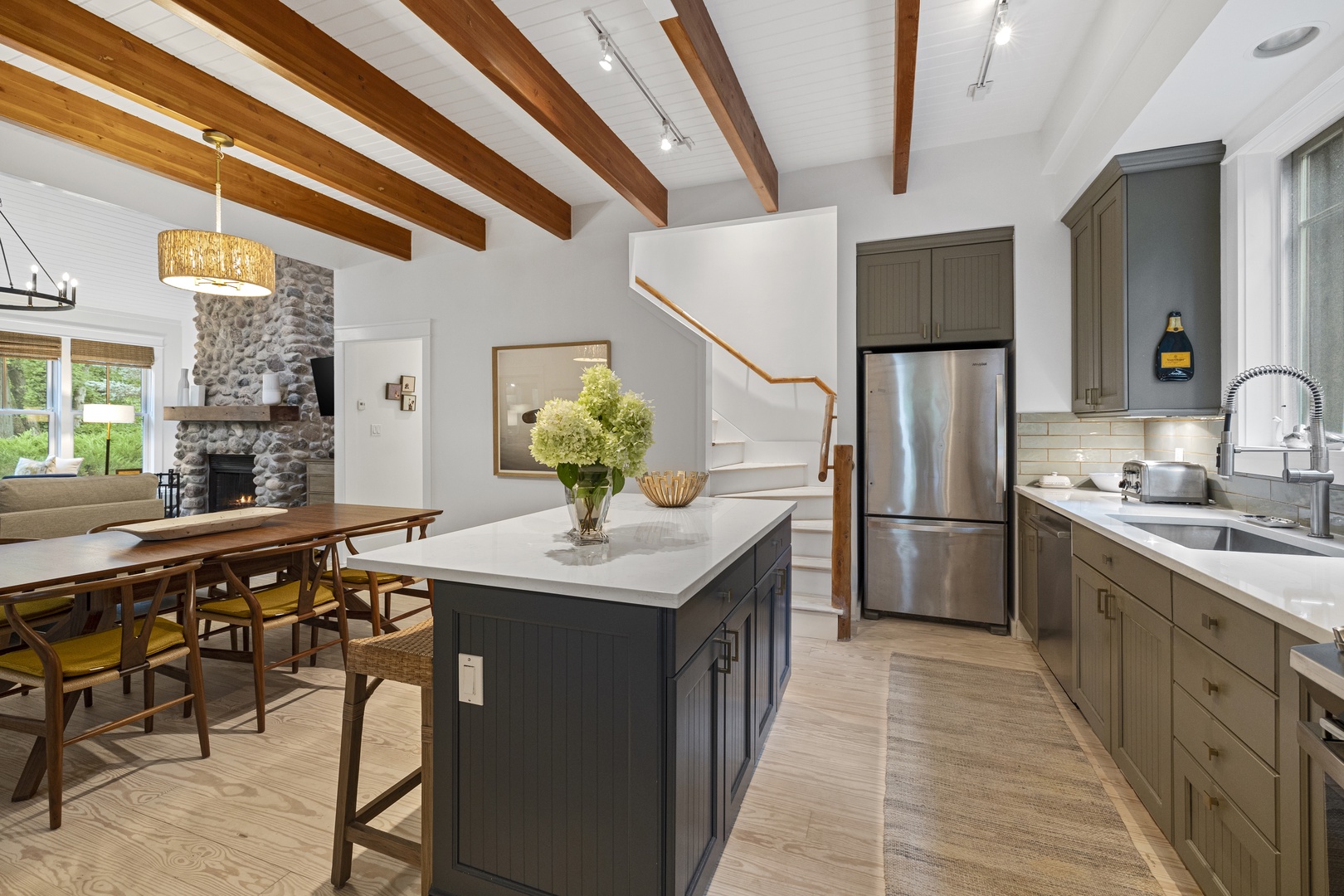 Elegant Kitchen With Vaulted Ceilings