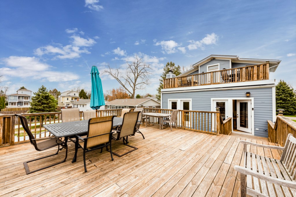 Main Floor Decking With Grill