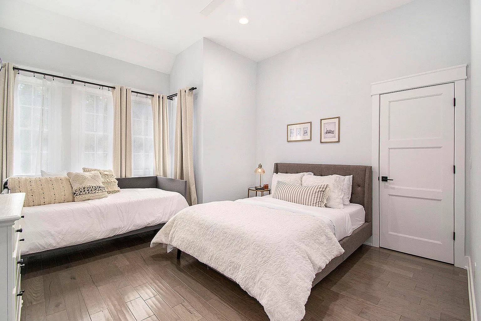 Bedroom #2 (Queen & Twin)