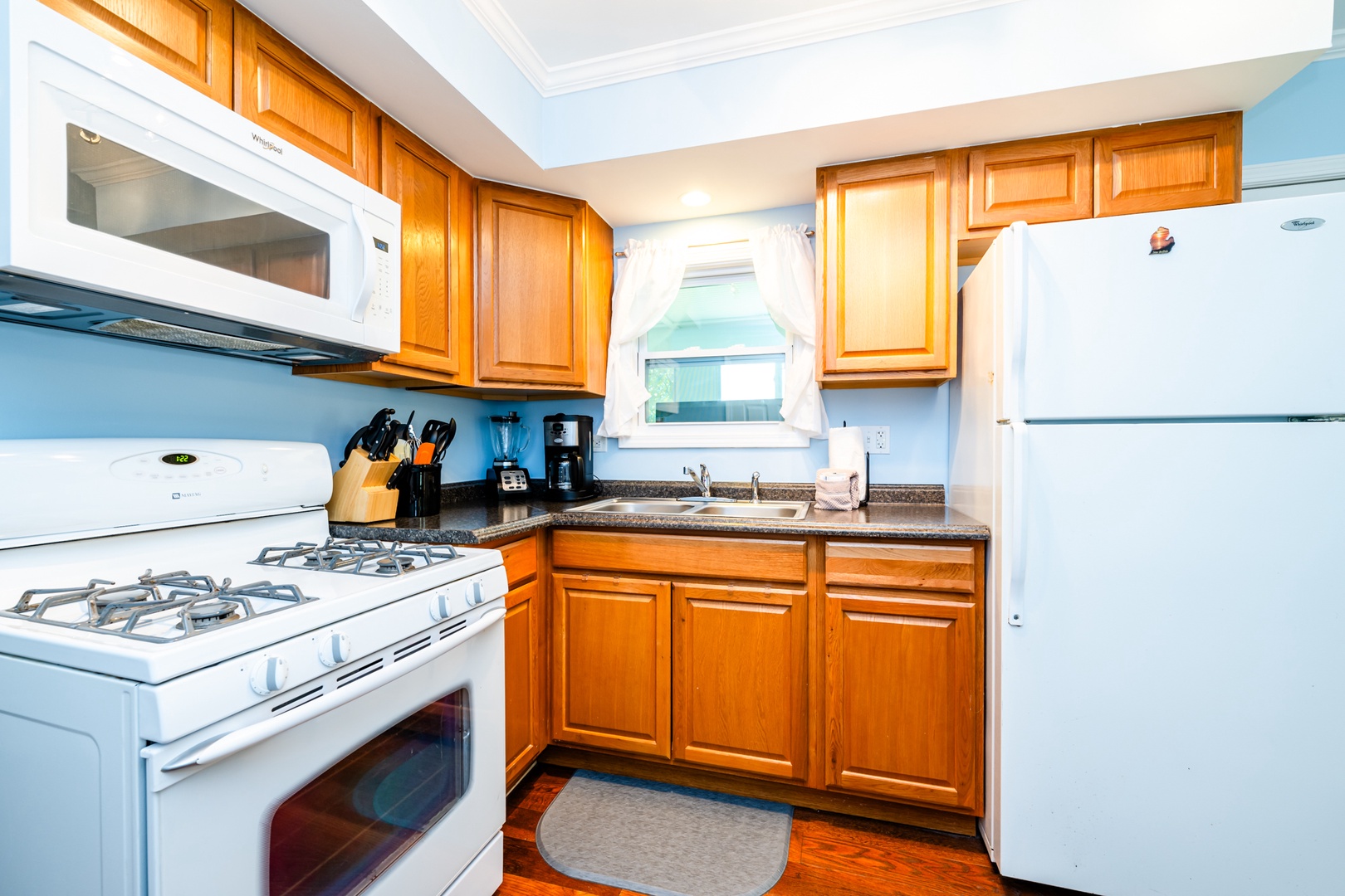 Fully Stocked Kitchen