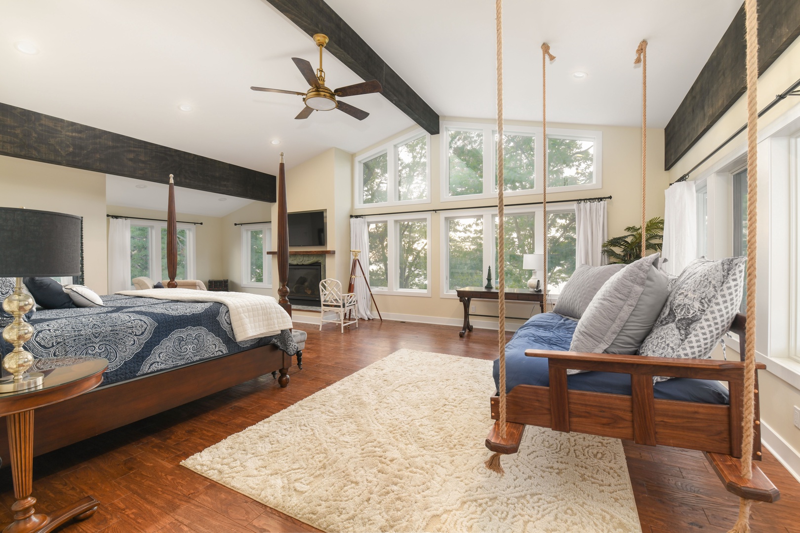 Bedroom #1 King (Lake Views!)