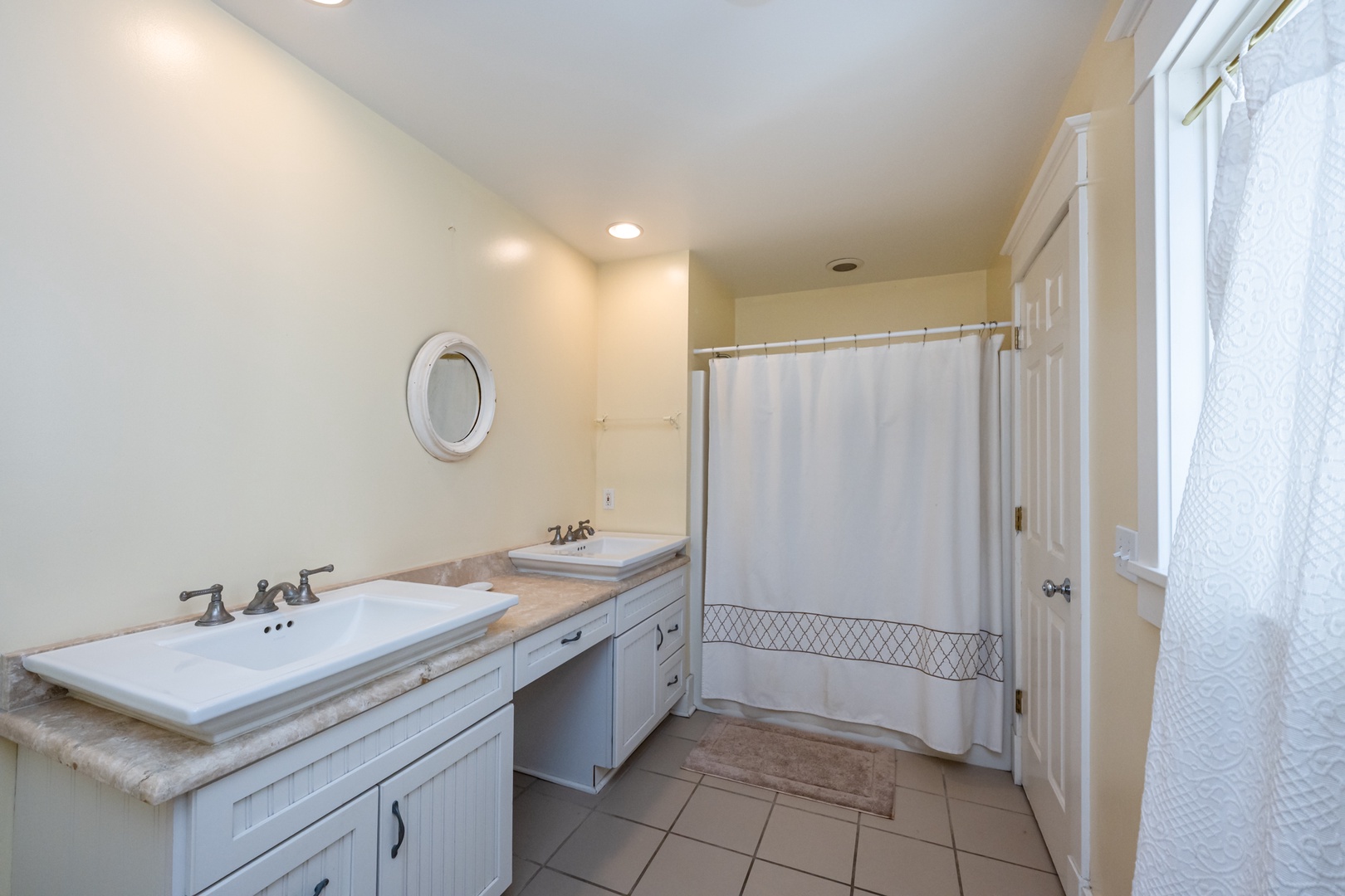 Jack and Jill Full Bathroom