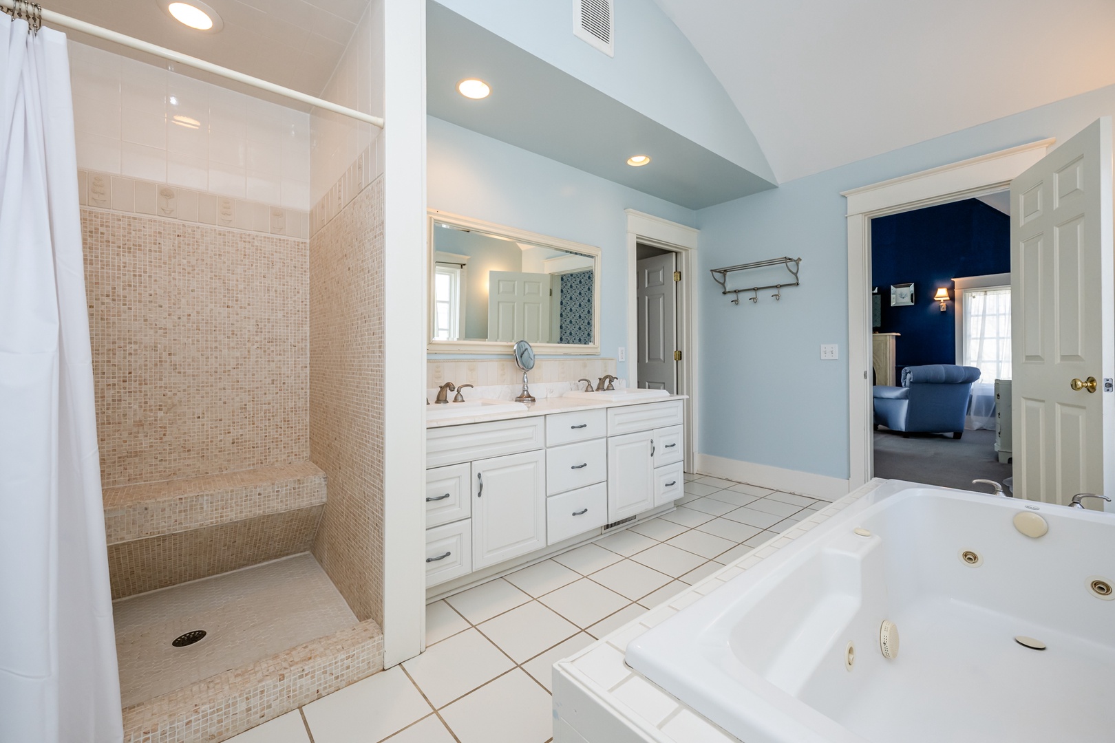 En Suite Full Bathroom