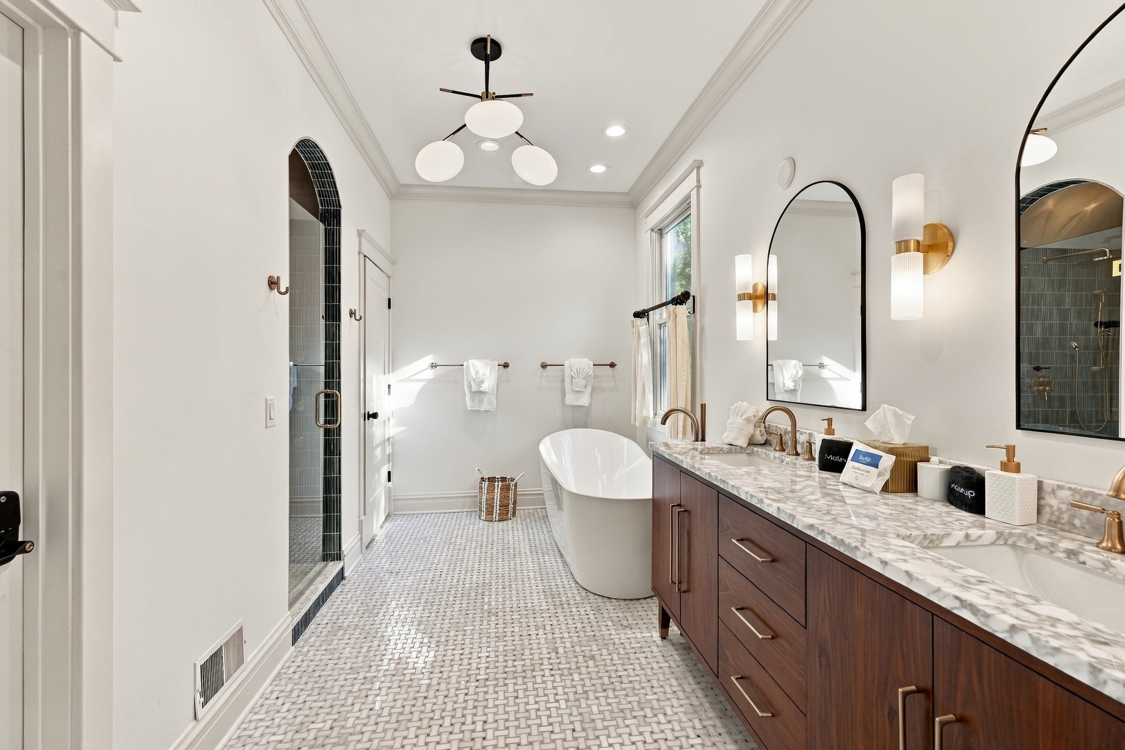 En Suite Full Bathroom