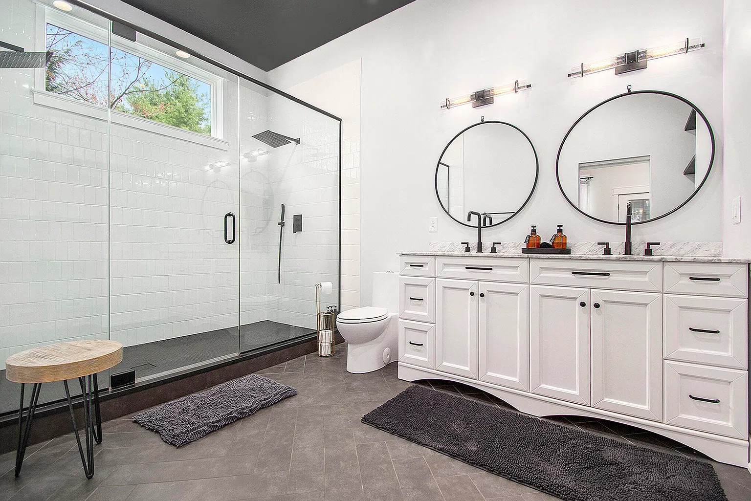En Suite Full Bathroom