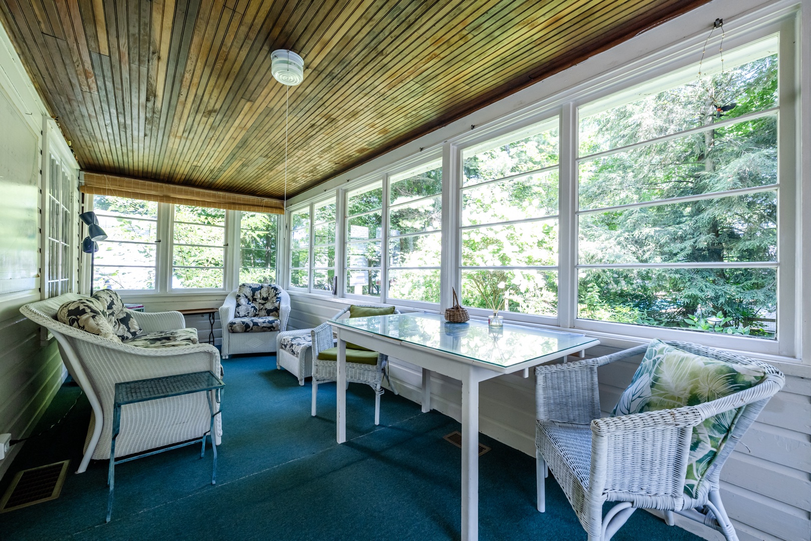 Screened In Porch With Lake Views!