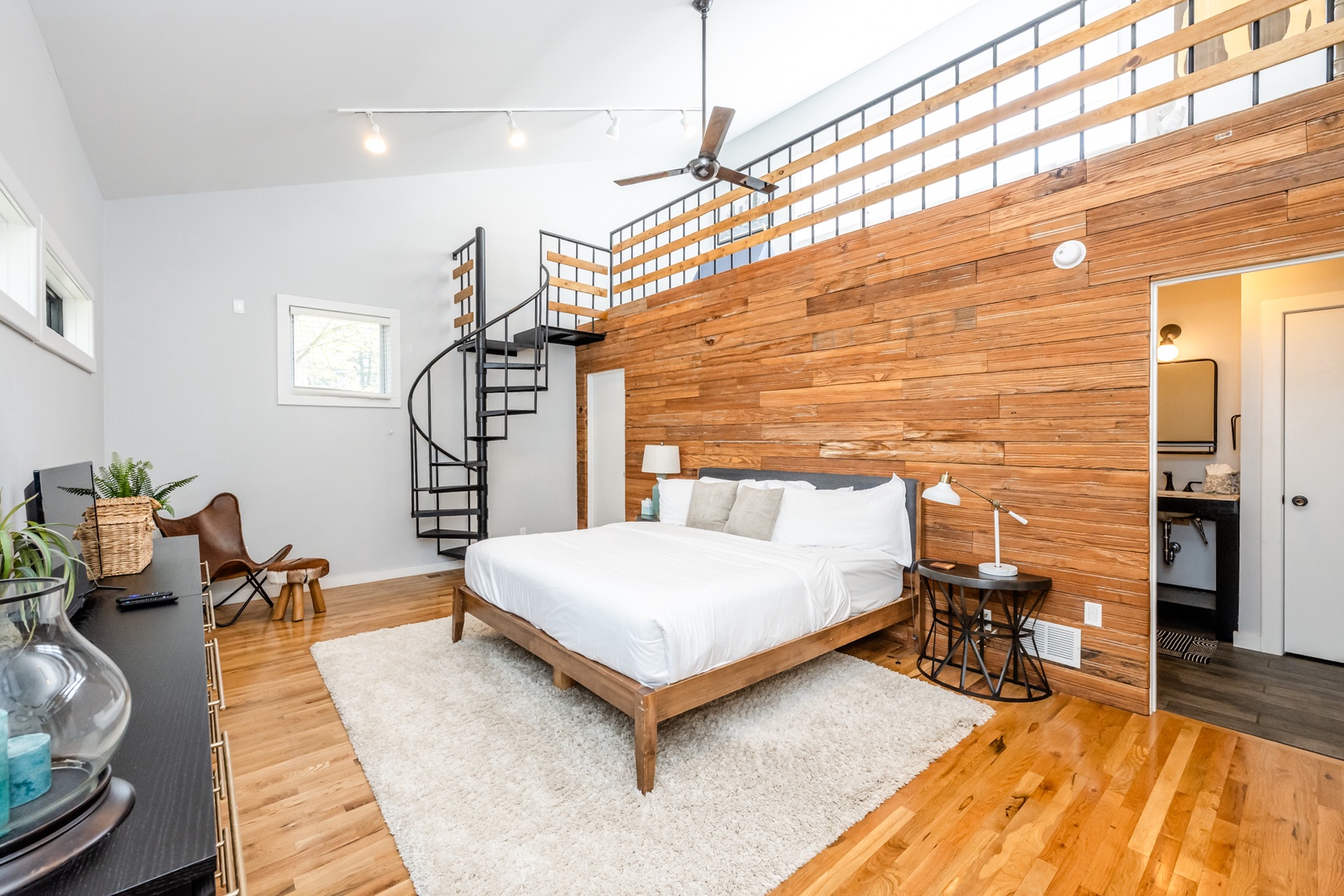 Bedroom #1 (King)