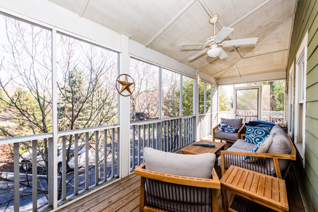 Screened-In Porch