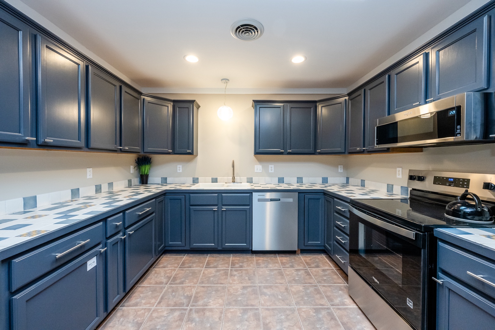 Kitchen Stocked For Cooking-Crockpot, Airfryer, Etc.
