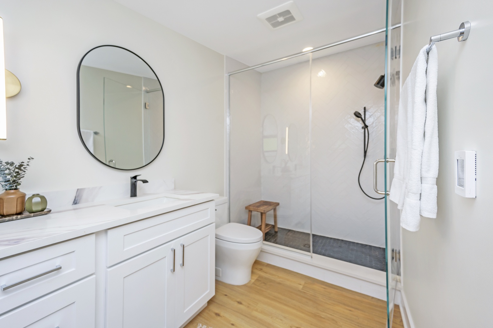 En Suite Full Bathroom