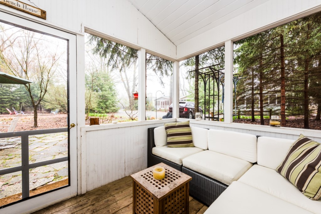 Screened-in Porch