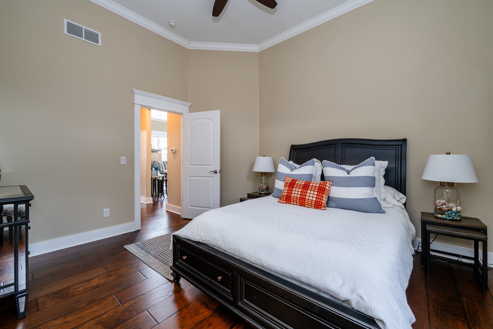 Main Floor Bedroom #2 (Queen)