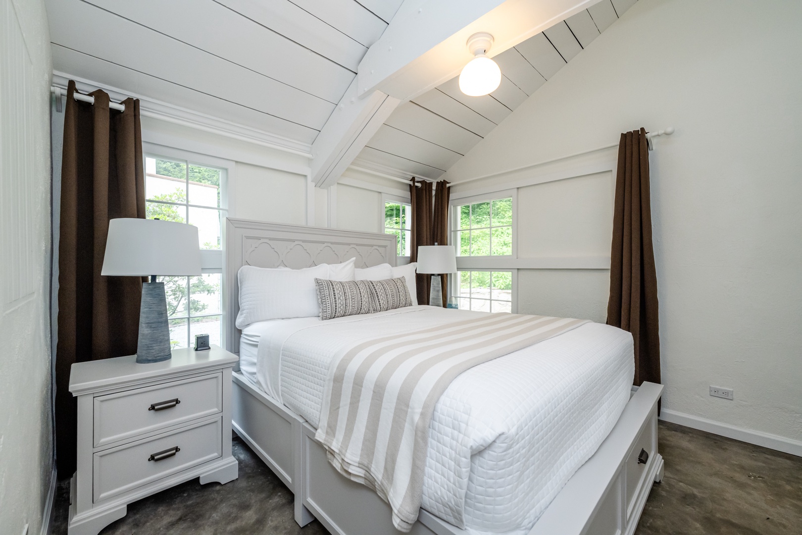Bedroom #4 (Queen)