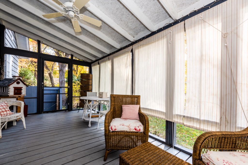 Screened-in Porch