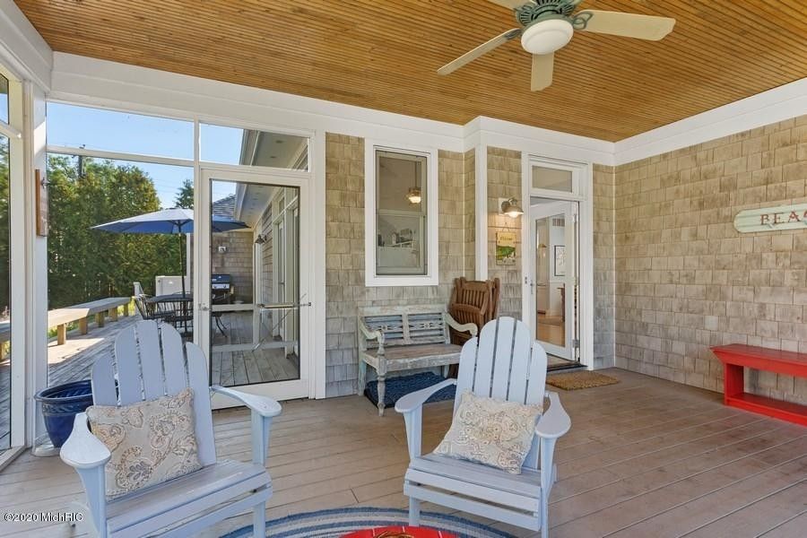 Screened-in Porch