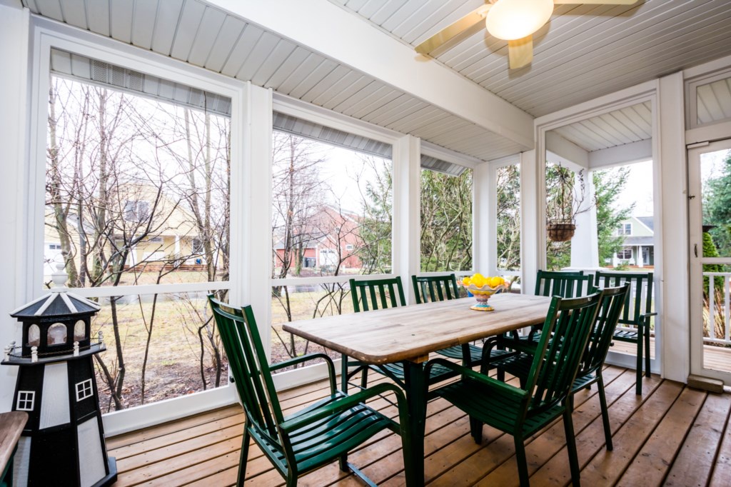 Screened-in porch dining
