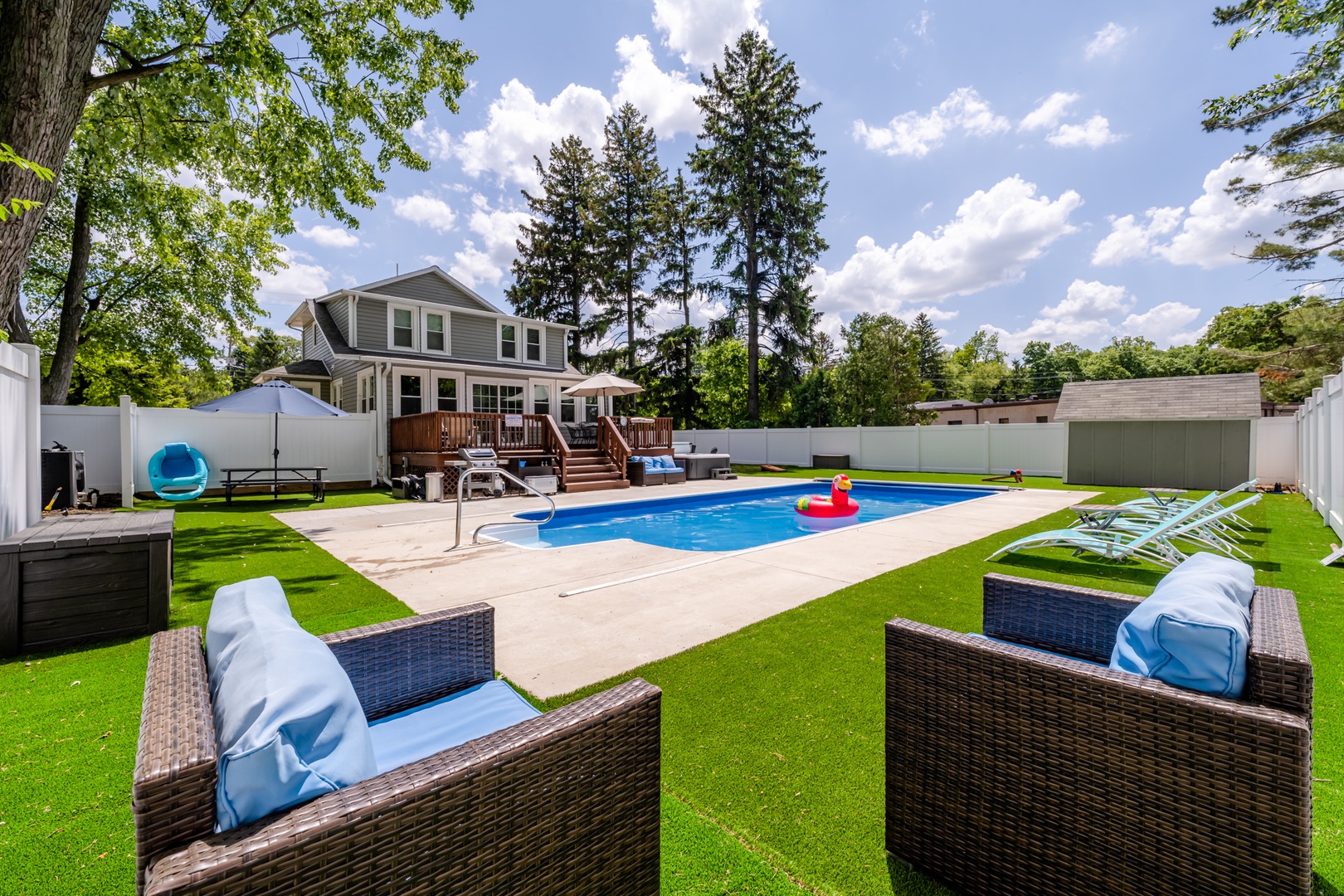 Outdoor Pool and Hot Tub!