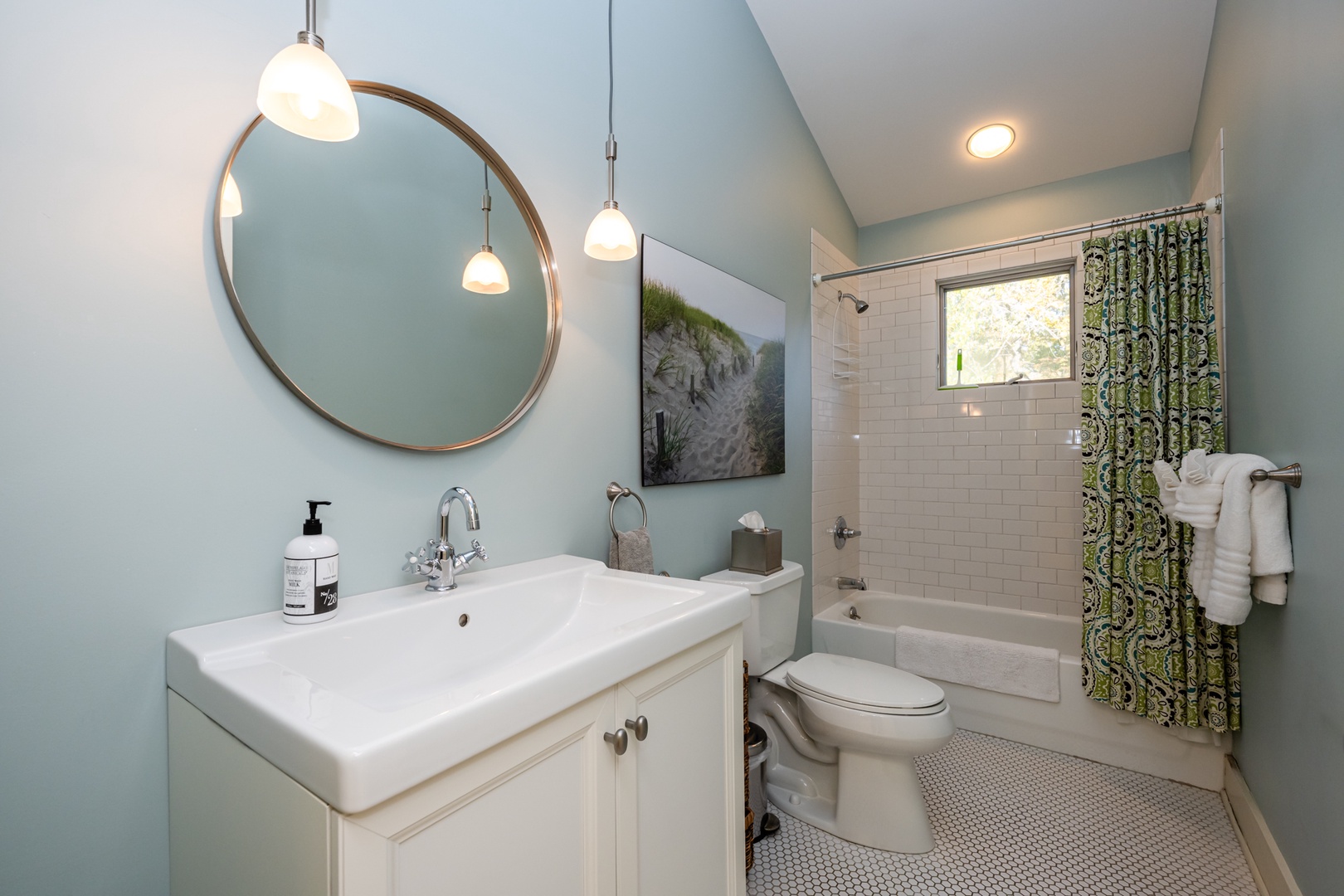 Second Floor Full Bathroom