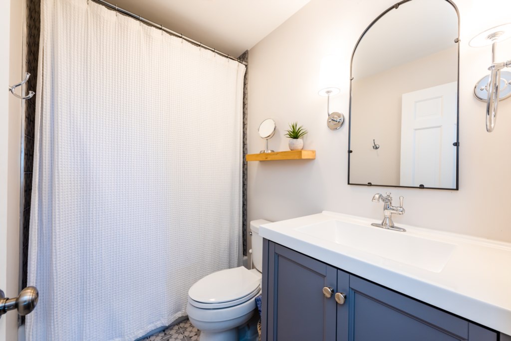 Full Bathroom