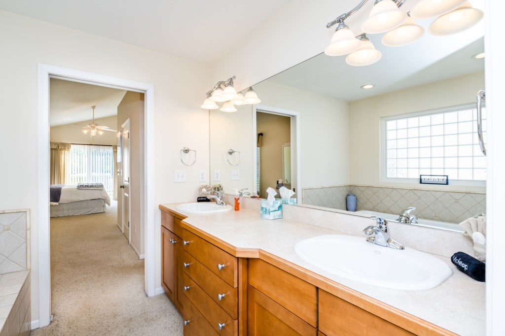 Full Bathroom Main Floor