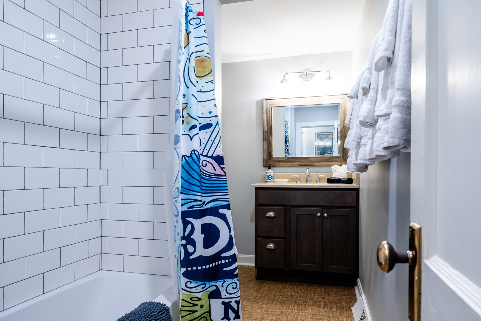 Hallway Bath With Tub