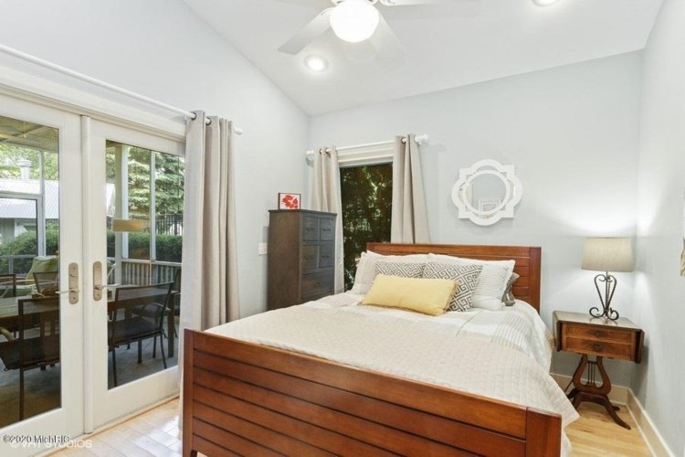 Bedroom #2 (Queen Bed)