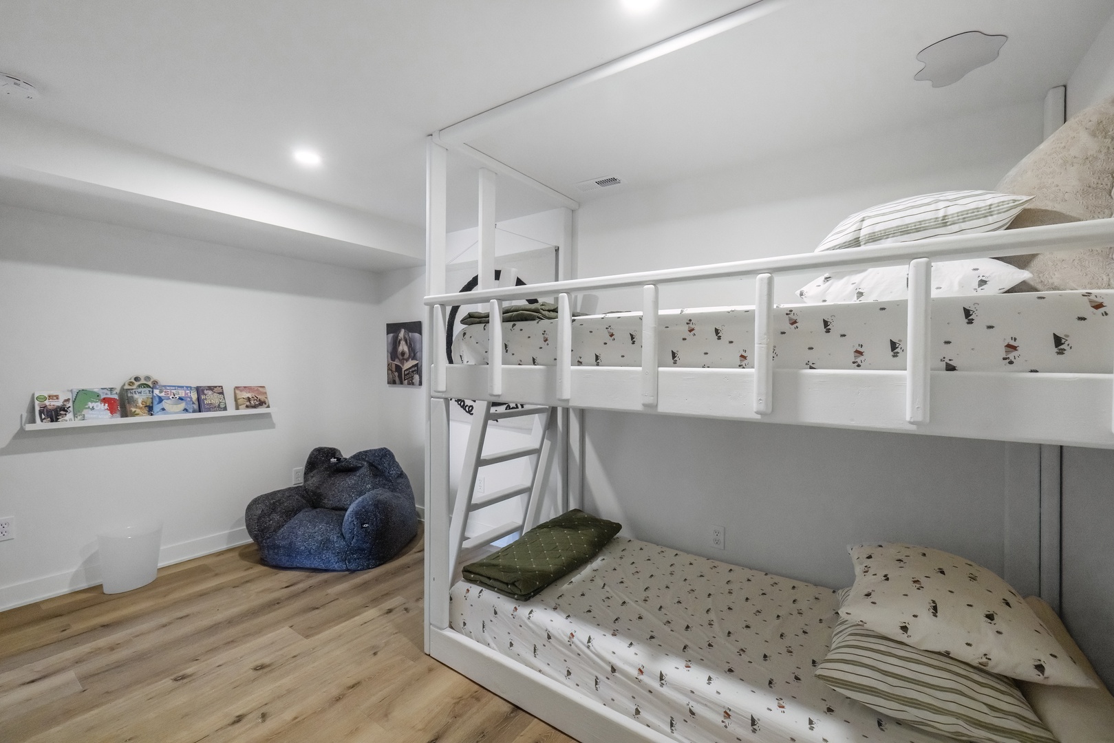 Bedroom #4 (Alt Angle)