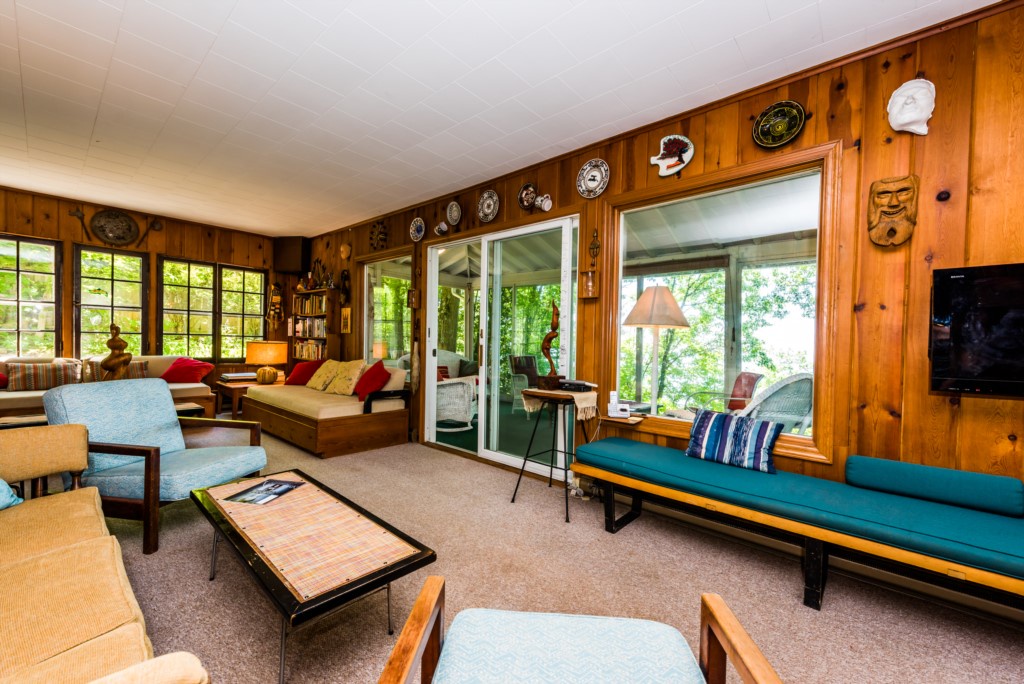 Family Room to Screened in Porch