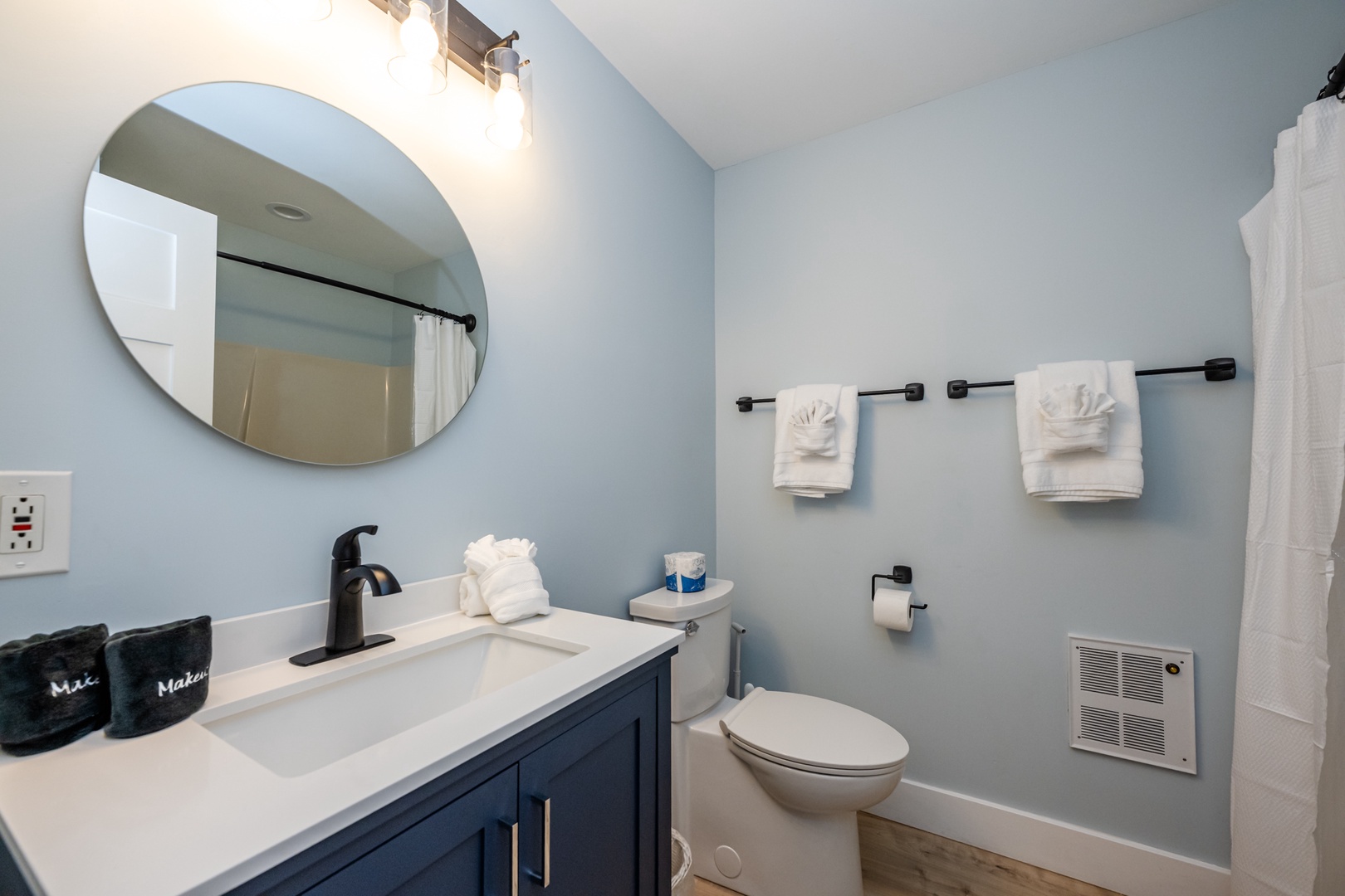 Unit #2 Full Bathroom