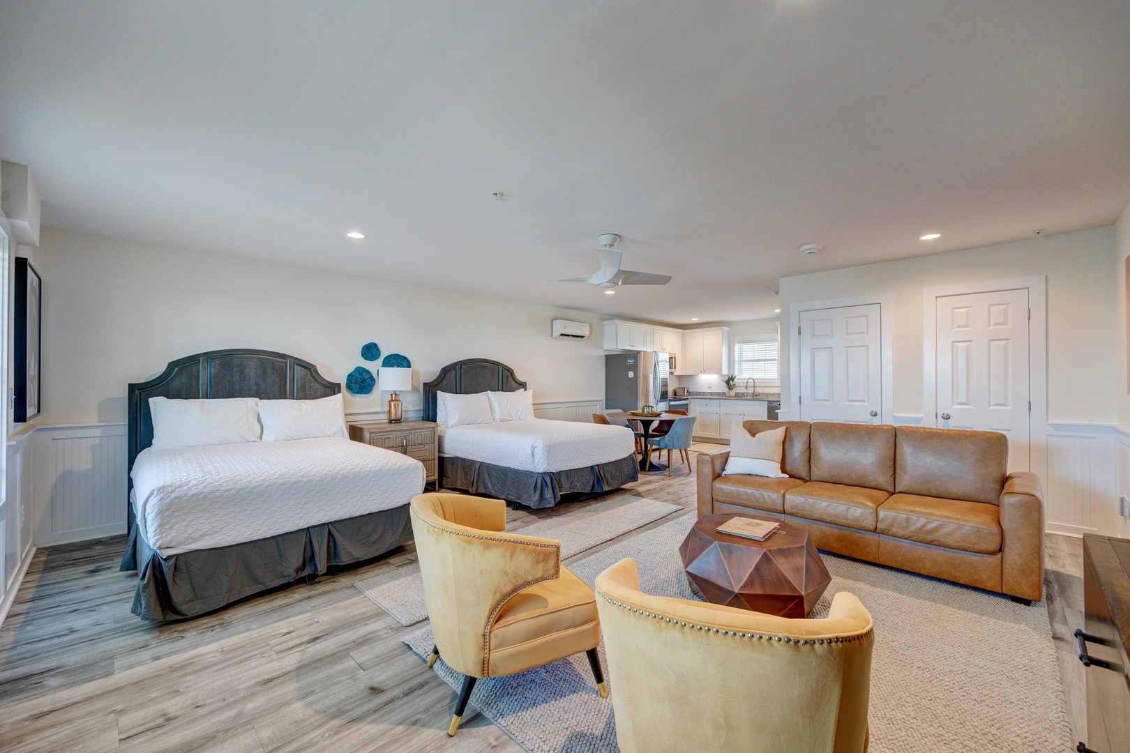 202 Queen Suite, 2nd Floor Low Tide