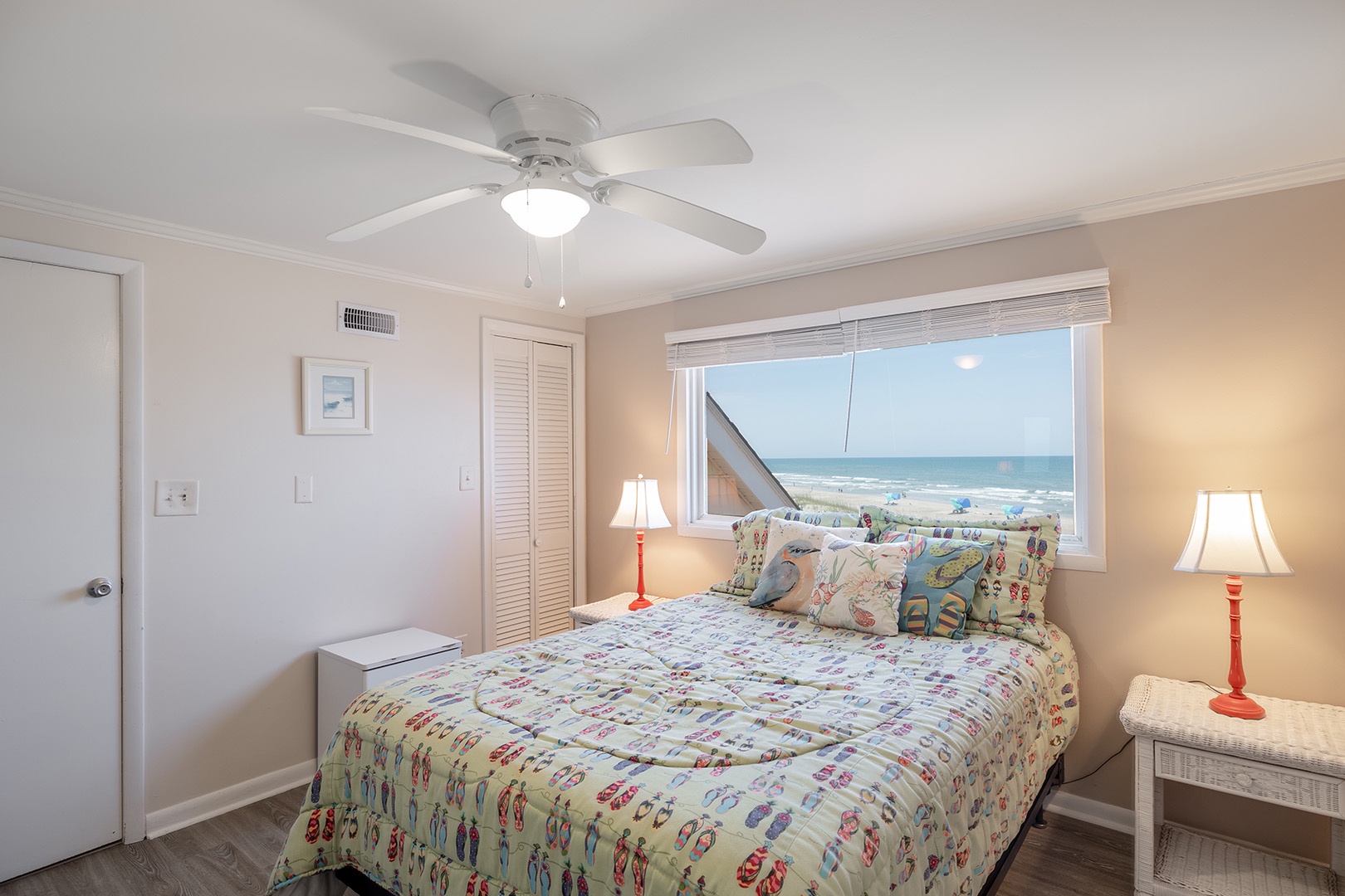 2nd Floor Primary Bedroom w/ Queen Bed