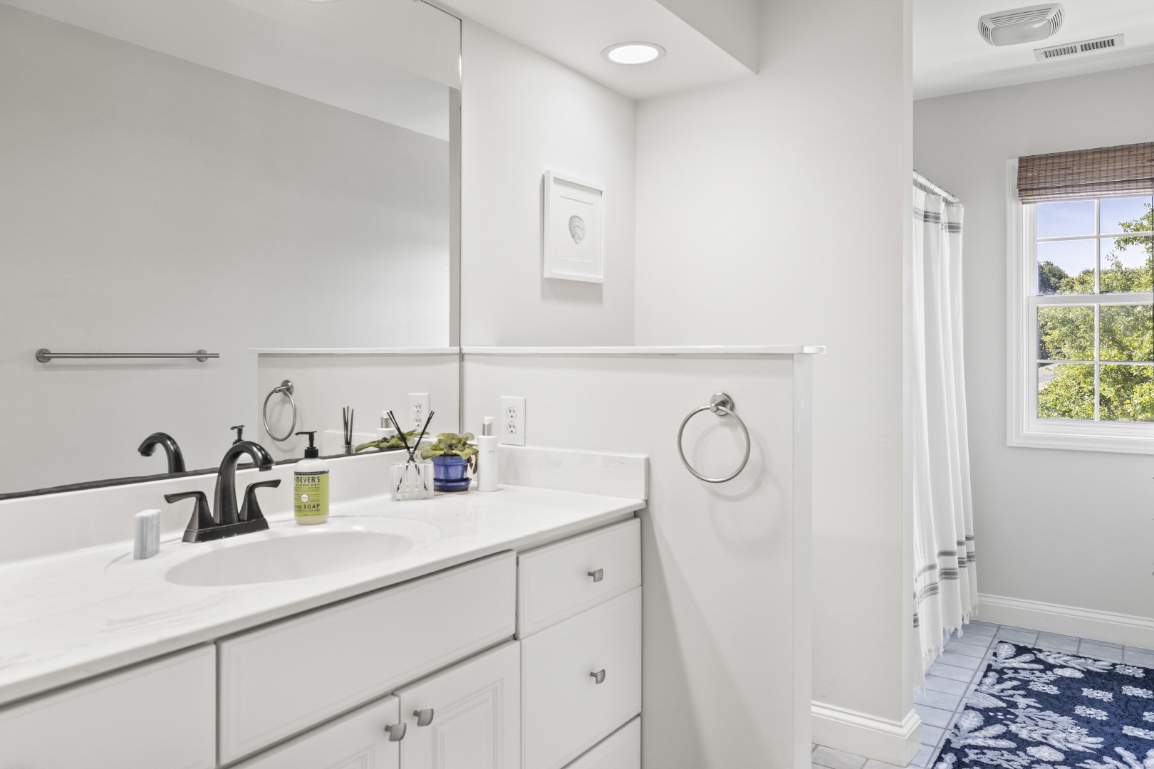 3rd Floor Hall Bath