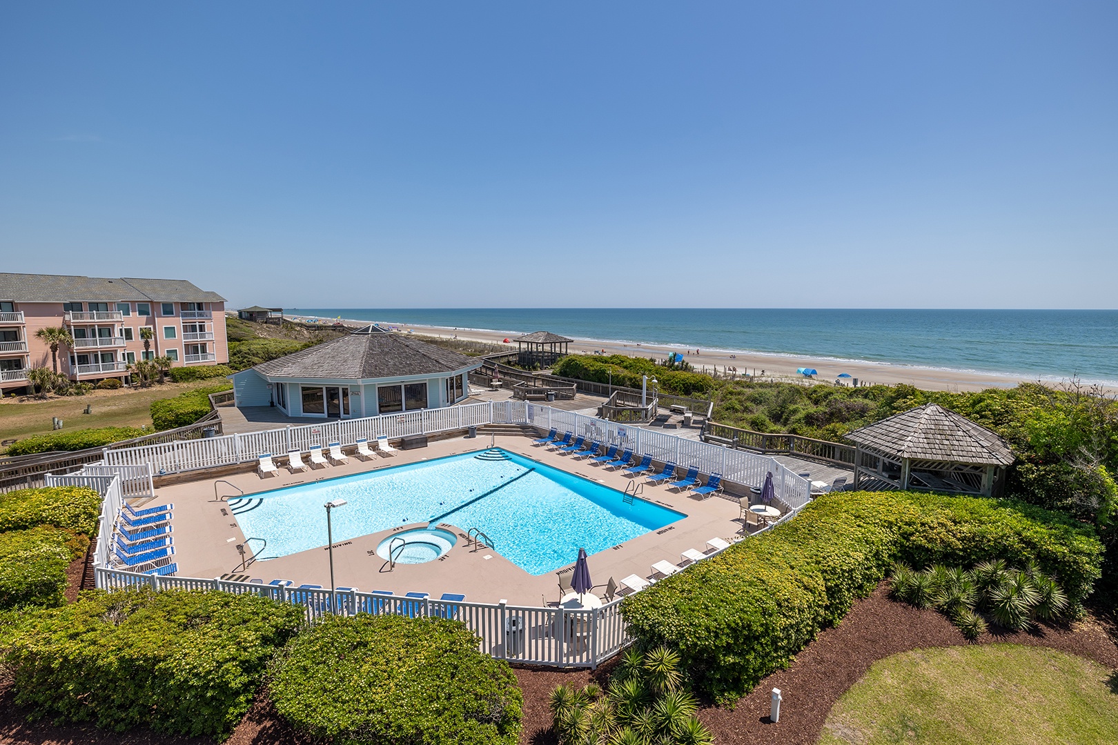 Pool w/ Clubhouse