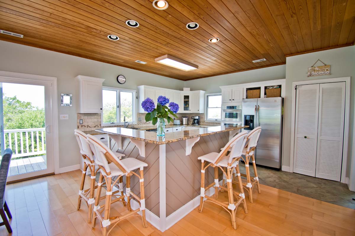 Kitchen has Bar Seating