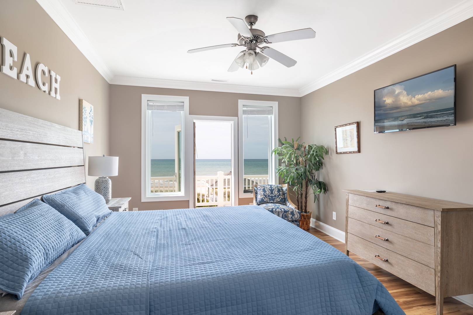 2nd Level Oceanfront Bedroom with King and Private Bath