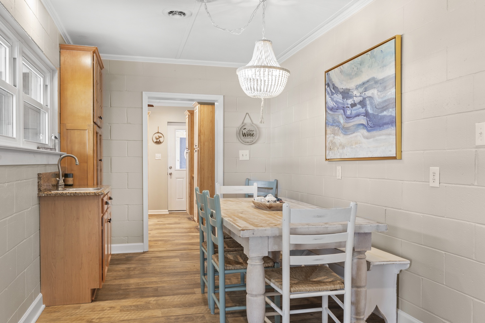 Dining, with wet bar