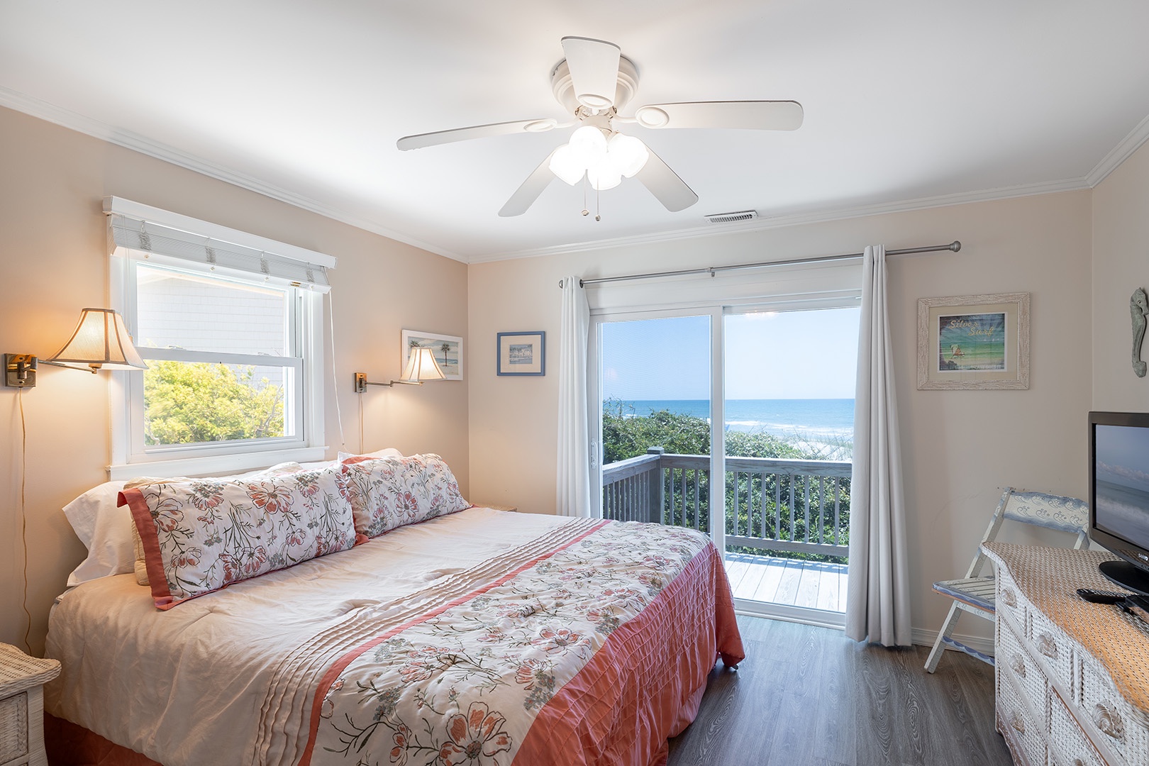 1st Floor Primary Bedroom w/ King Bed & Deck access